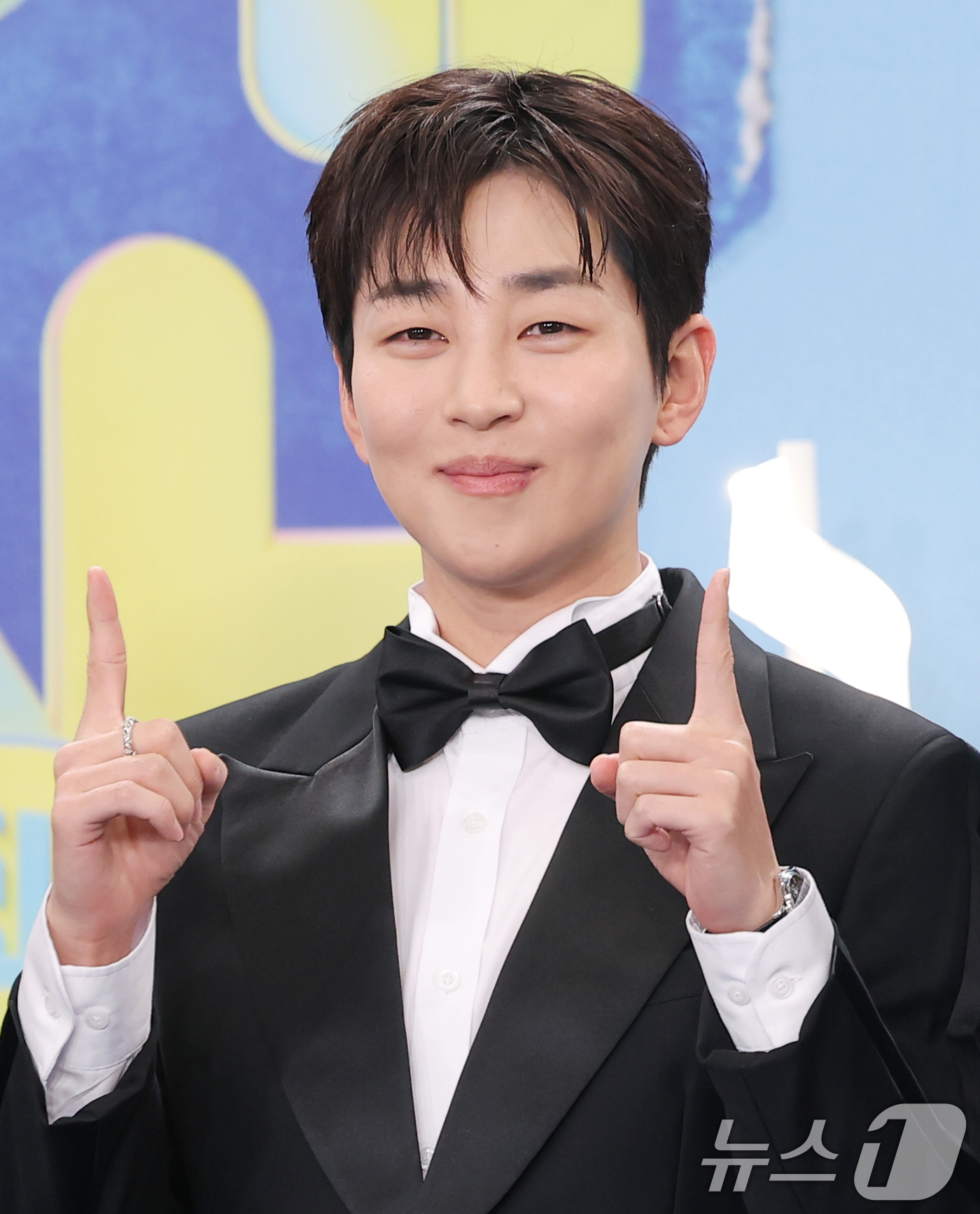 (서울=뉴스1) 권현진 기자 = '1박2일' 딘딘이 20일 서울 영등포구 KBS홀에서 열린 ‘2025 KBS 연예대상’에 참석해 아들 신시아와 함께 포즈를 취하고 있다. 2025. …