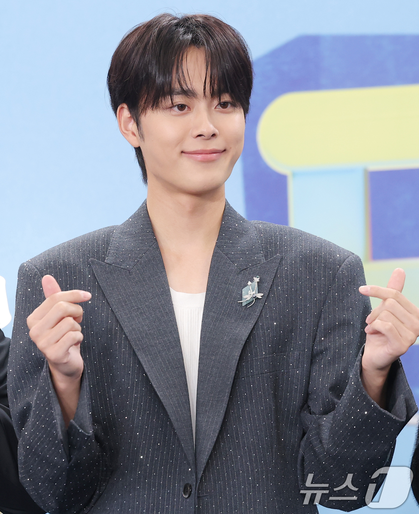 (서울=뉴스1) 권현진 기자 = '1박2일' 유선호가 20일 서울 영등포구 KBS홀에서 열린 ‘2025 KBS 연예대상’에 참석해 아들 신시아와 함께 포즈를 취하고 있다. 2025 …