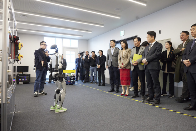 성남에 '피지컬AI 랩' 개소…제조기업 AI 전환 선도