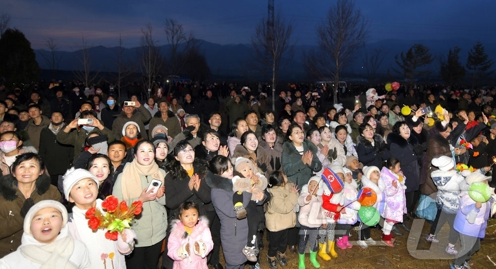 (평양 노동신문=뉴스1) = 북한 노동당 기관지 노동신문은 전날인 20일 강원도 세포군 지방공업공장 준공식이 열렸다고 21일 보도했다. [국내에서만 사용가능. 재배포 금지. DB …