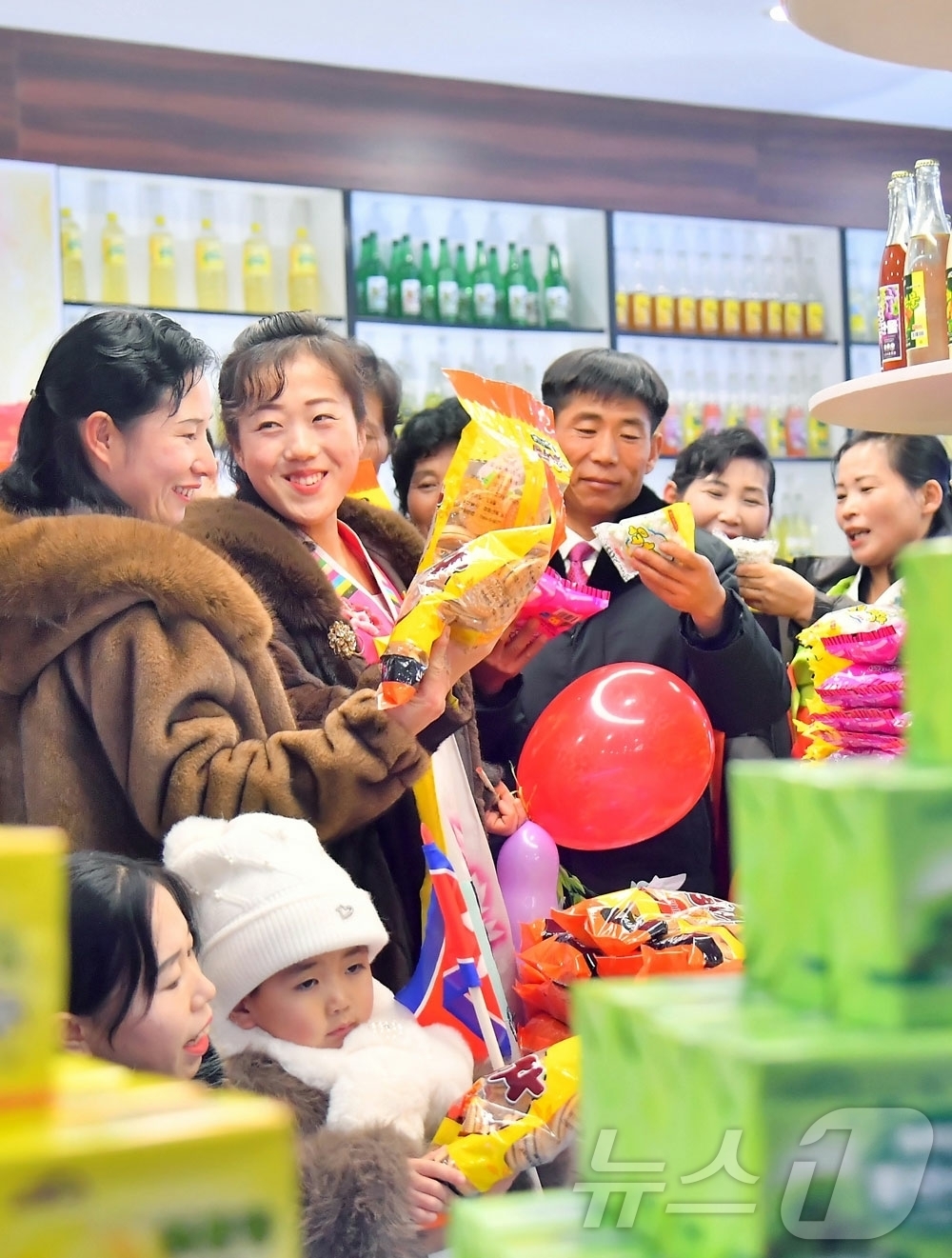 (평양 노동신문=뉴스1) = 북한 노동당 기관지 노동신문은 전날인 20일 김정숙군 지방공업공장 준공식이 열렸다고 21일 보도했다. [국내에서만 사용가능. 재배포 금지. DB 금지. …