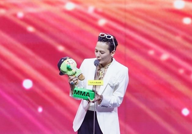 지드래곤, 'MMA2025' 7관왕 쾌거…신인상은 올데프·하츠투하츠