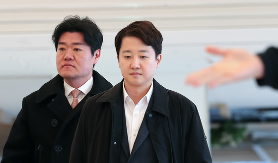 피의자 신분으로 특검 출석하는 이준석