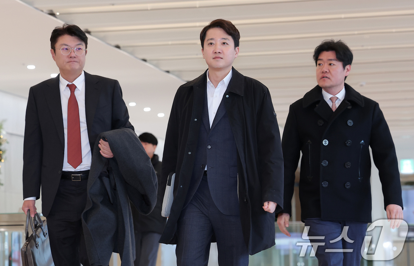 (서울=뉴스1) 김성진 기자 = 국민의힘 대표 당시 당 공천 과정에 개입했다는 의혹을 받는 이준석 개혁신당 대표가 21일 서울 종로구 KT 광화문빌딩에 마련된 김건희 특검(특별검사 …