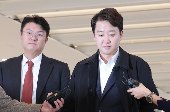 피의자 신분으로 특검 출석하는 이준석