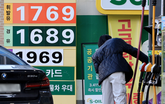 기름값 2주 연속 하락…"연말까지 내릴 전망"