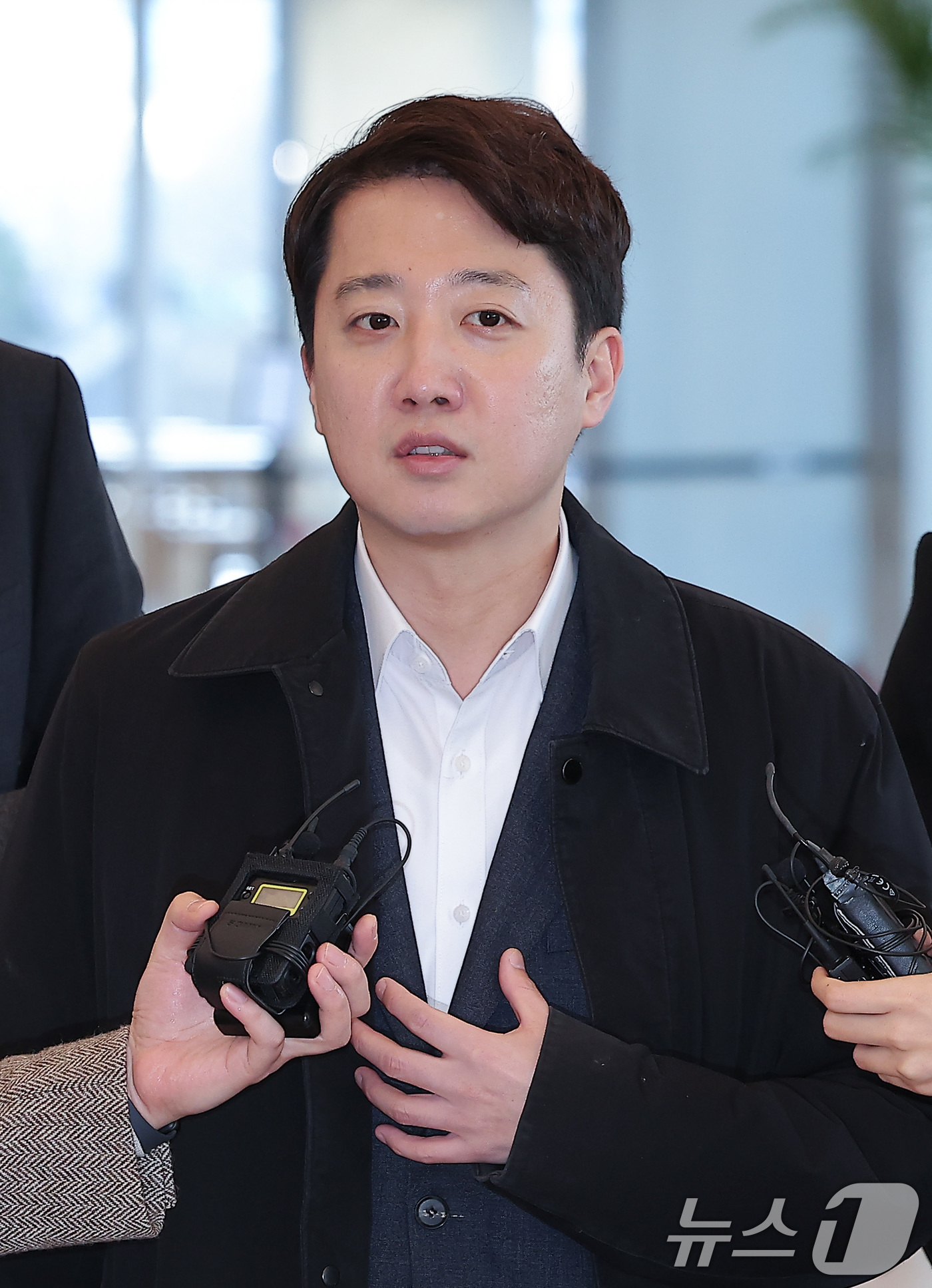 (서울=뉴스1) 김성진 기자 = 국민의힘 대표 당시 당 공천 과정에 개입했다는 의혹을 받는 이준석 개혁신당 대표가 21일 서울 종로구 KT 광화문빌딩에 마련된 김건희 특검(특별검사 …