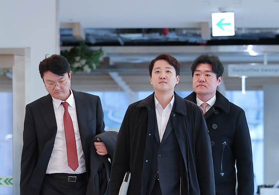 피의자 신분으로 특검 출석하는 이준석