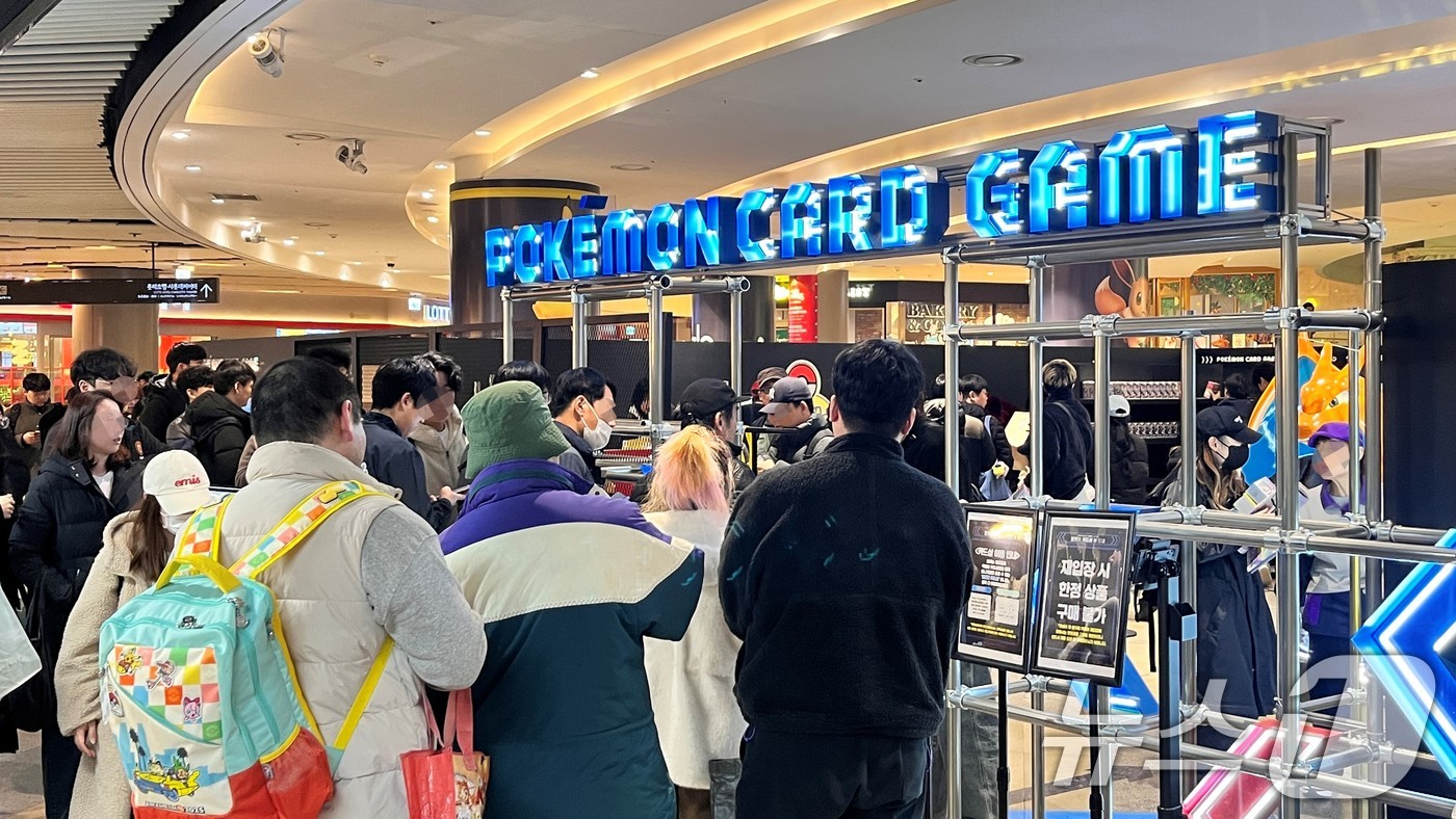 (서울=뉴스1) = 롯데백화점은 지난 19일부터 내년 1월 12일(월)까지 롯데타운 잠실에서 포켓몬 겨울 팝업스토어를 선보인다고 21일 밝혔다..이번 팝업에서는 '동전지갑 키링', …