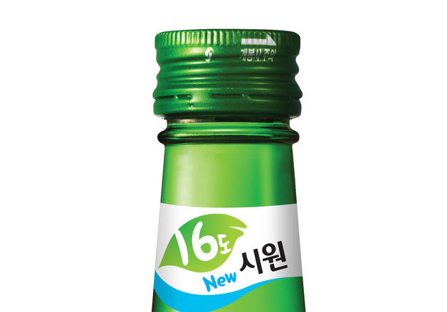 충북 대표 '시원 소주' 10년 만에 리뉴얼…알코올 도수 16도