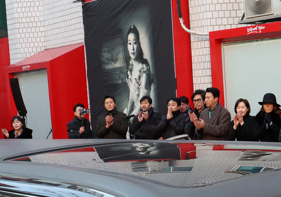 대학로가 울었다…故 윤석화 배우 노제