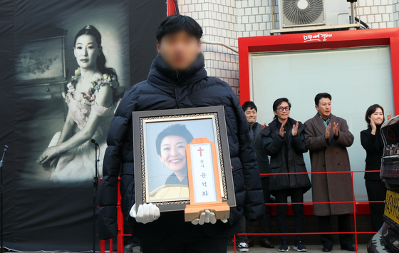 고인이 사랑한 극장에서 열린 윤석화의 마지막 공연