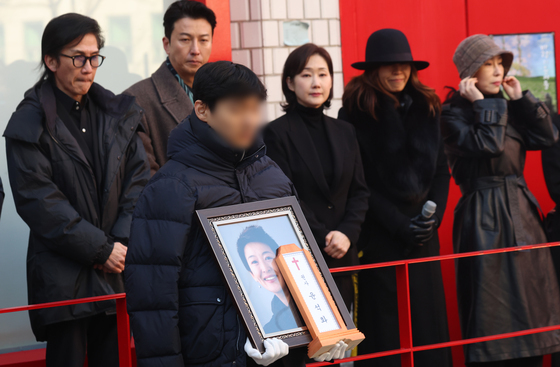 연극계 별 윤석화, 그가 머문 극장에서 영원한 안식