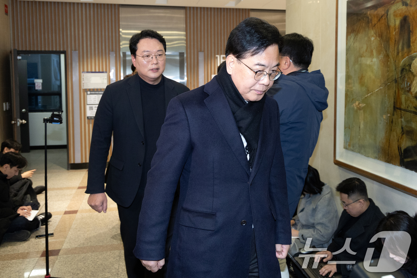 (서울=뉴스1) 이승배 기자 = 송언석 국민의힘 원내대표와 천하람 개혁신당 원내대표가 21일 서울 여의도의 한 식당에서 '통일교 특검법' 합의를 위한 오찬 회동을 마치고 발걸음을 …