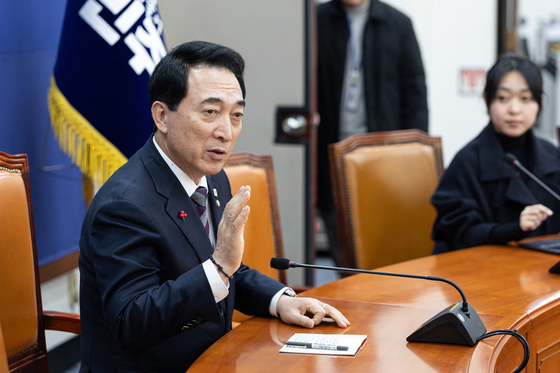 박수현 대변인 "사법부 25년 만에 국회 제치고 국민 신뢰도 꼴찌"