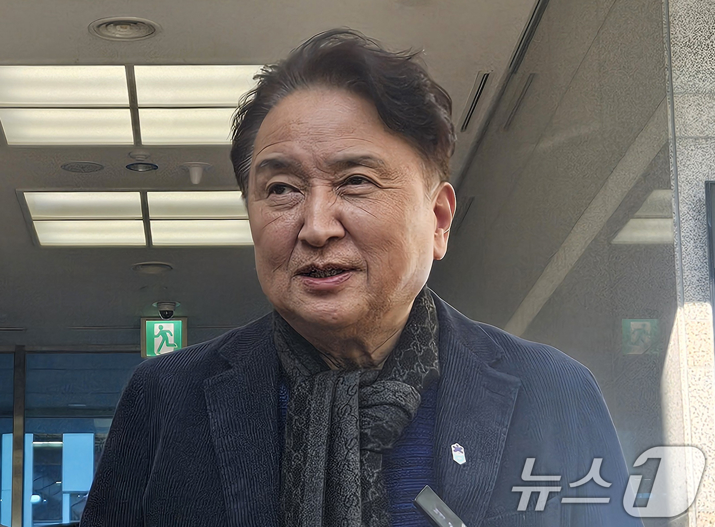 (청주=뉴스1) 이재규 기자 = 지역 체육계 인사들로부터 돈봉투를 수수한 혐의를 받는 김영환 충북지사가 21일 청주시 충북경찰청 반부패경제범죄수사대에서 두 번째 소환조사를 마친 후 …