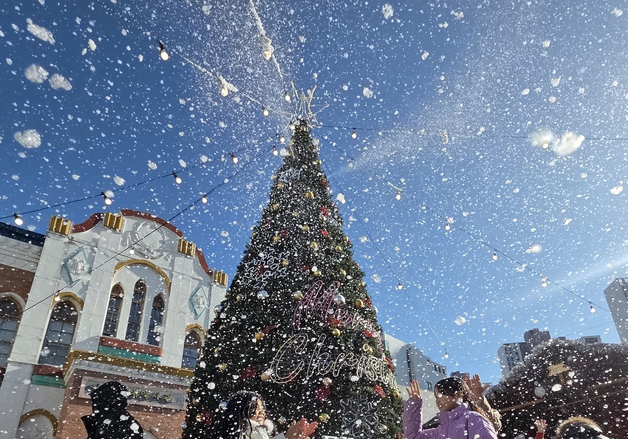 '와 눈이다' 익산 크리스마스 마켓에 내리는 인공 눈
