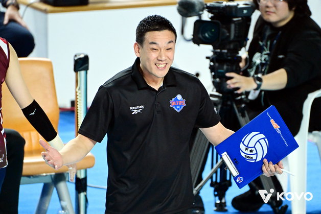 '트레이닝복 고집' 여오현 기업은행 대행 "선수들과 함께 뛴다는 마음"