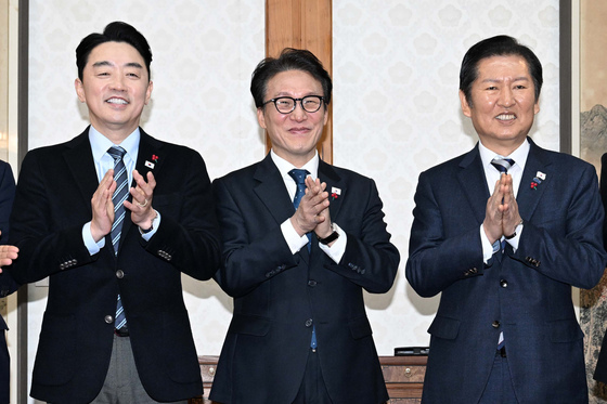 밝은 분위기 속 열린 고위당정협의회