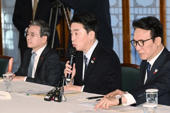 '대통령 특사' 강훈식 폴란드 출국…천무 공급 계약식 참석할 듯