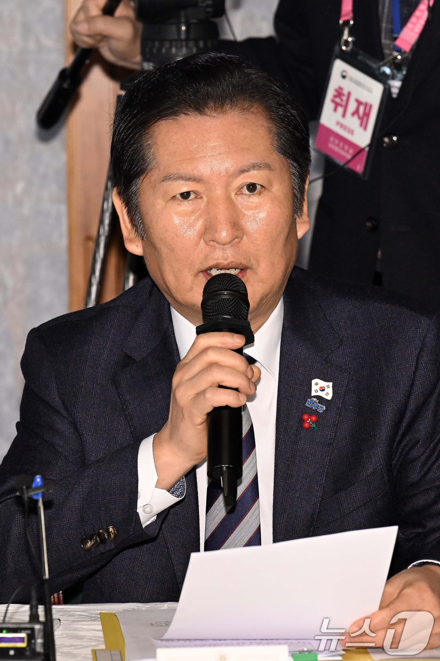 (서울=뉴스1) 장수영 기자 = 정청래 더불어민주당 대표가 21일 서울 종로구 국무총리공관에서 열린 제5차 고위당정협의회에서 발언하고 있다. (공동취재) 2025.12.21/뉴스1 …