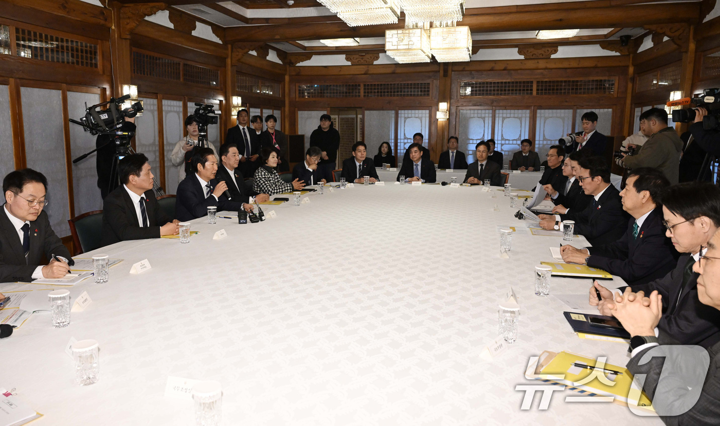 (서울=뉴스1) 장수영 기자 = 정청래 더불어민주당 대표가 21일 서울 종로구 국무총리공관에서 열린 제5차 고위당정협의회에서 발언하고 있다. (공동취재) 2025.12.21/뉴스1 …