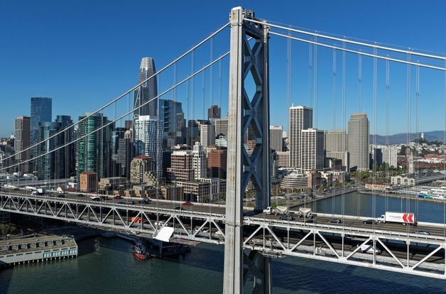 '암흑천지' 샌프란 3분의1 대규모 정전…휴대폰 손전등 켜고 보행