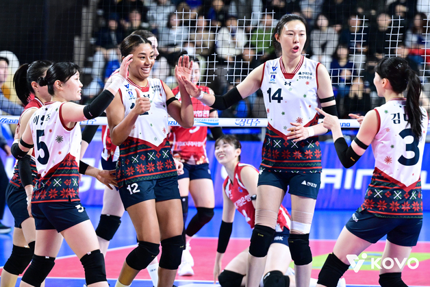 카리 쓰러졌지만…현대건설, 기업은행 꺾고 6연승 (종합)