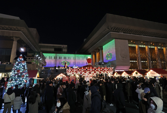 성탄 분위기 속 미디어아트 서울 겨울 전시 시작