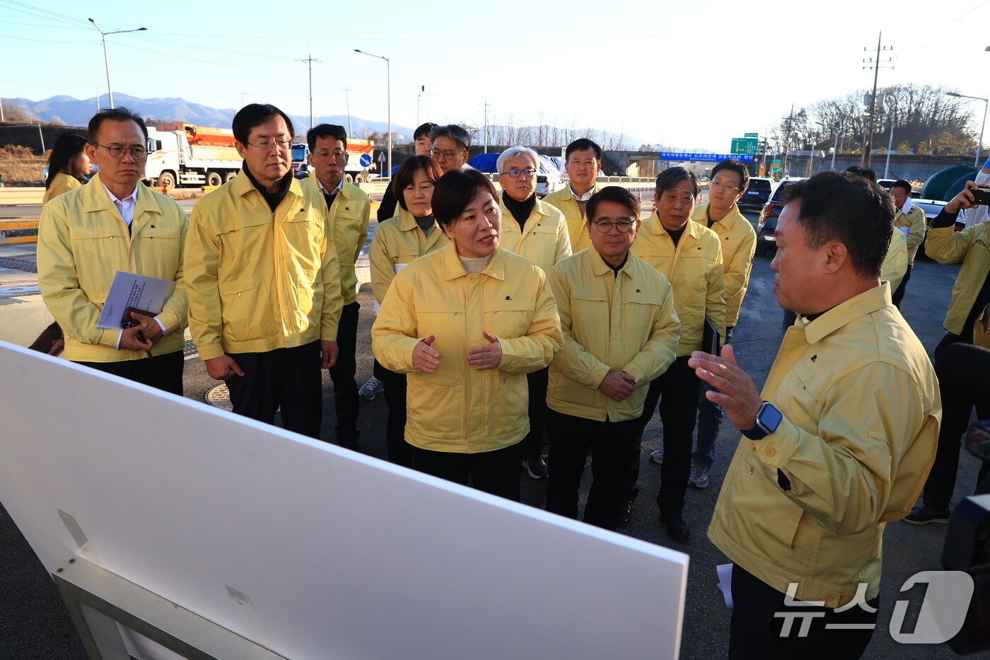 본문 이미지 - 송미령 농림축산식품부 장관은 21일 충북 청주를 찾아 방역관리 실태를 점검했다(농식품부 제공). ⓒ 뉴스1