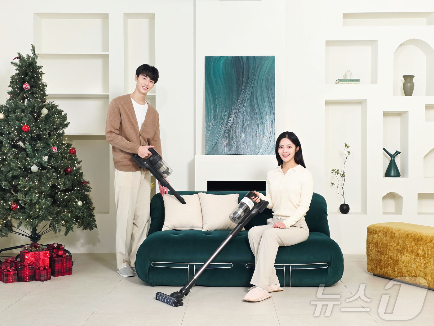 (서울=뉴스1) = 삼성전자가 가볍고 슬림한 디자인과 최대 180W의 흡입력으로 사용성을 크게 높인 무선 스틱 청소기 '제트 핏' 신제품을 오는 23일부터 판매한다고 22일 밝혔다 …