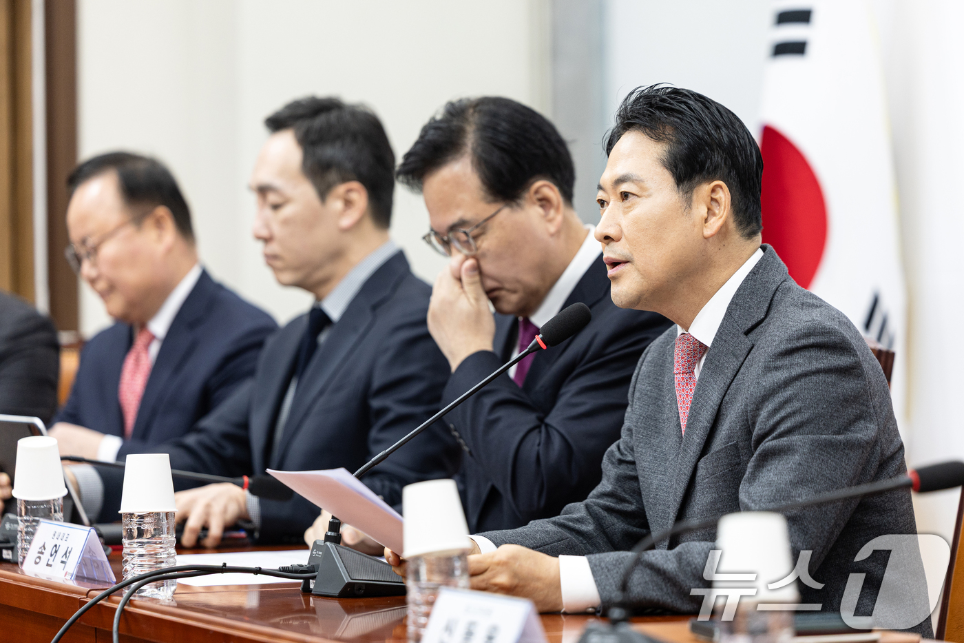 (서울=뉴스1) 이승배 기자 = 장동혁 국민의힘 대표가 22일 서울 여의도 국회에서 열린 최고위원회의에서 모두발언하고 있다. 2025.12.22/뉴스1