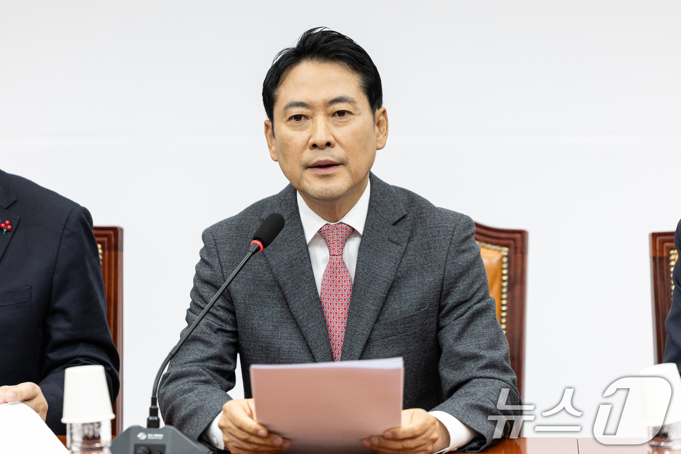 (서울=뉴스1) 이승배 기자 = 장동혁 국민의힘 대표가 22일 서울 여의도 국회에서 열린 최고위원회의에서 발언하고 있다. 2025.12.22/뉴스1