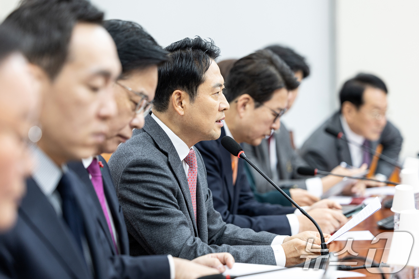 (서울=뉴스1) 이승배 기자 = 장동혁 국민의힘 대표가 22일 서울 여의도 국회에서 열린 최고위원회의에서 모두발언하고 있다. 2025.12.22/뉴스1