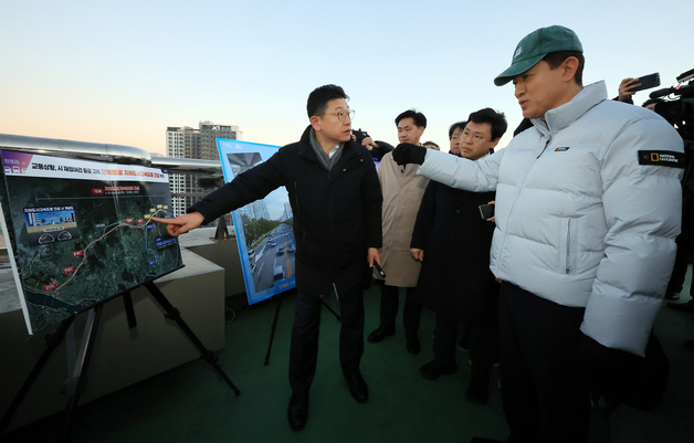 '강북횡단 지하고속도로 사업' 현장 둘러보는 오세훈 서울시장