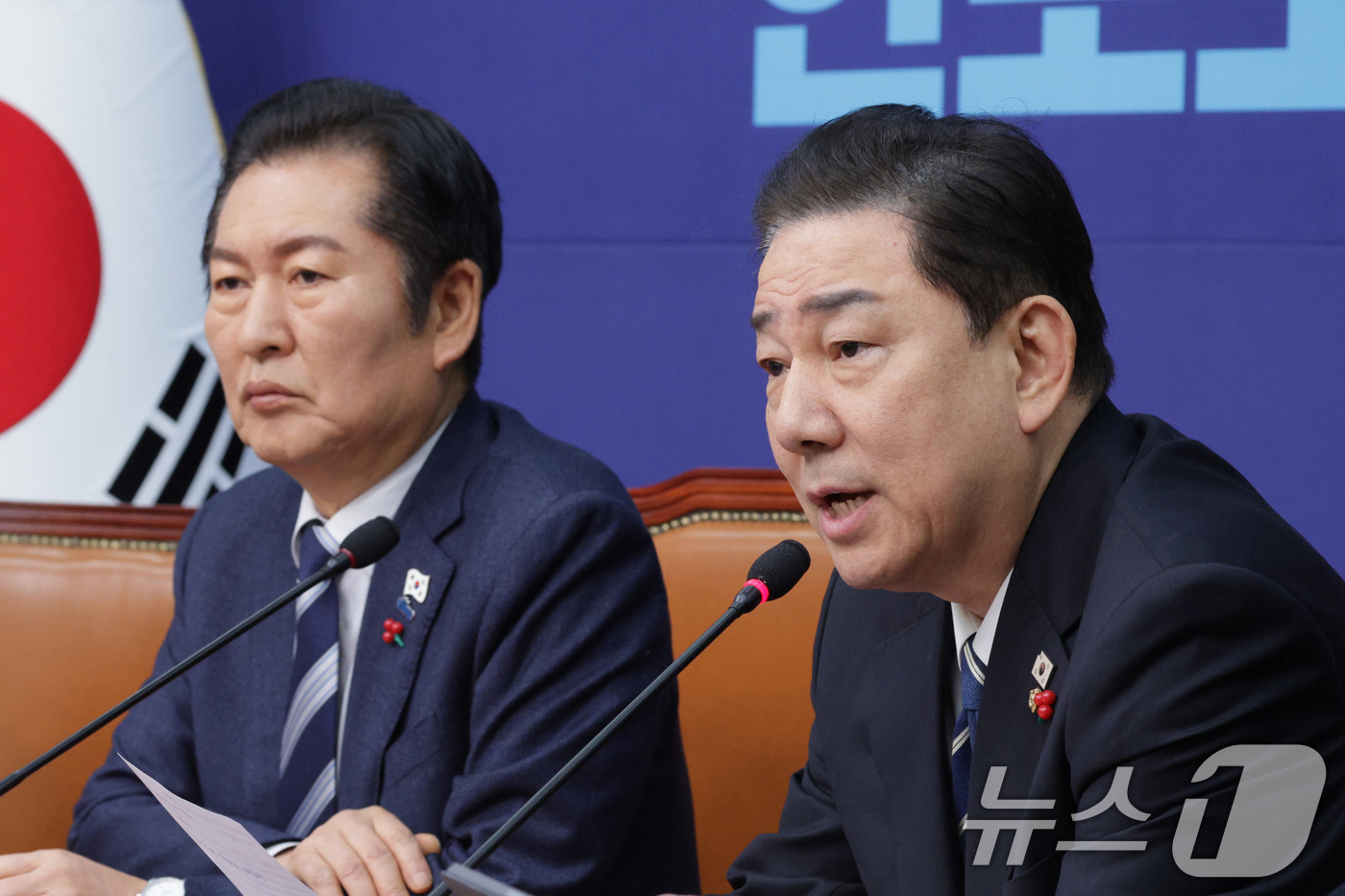 (서울=뉴스1) 신웅수 기자 = 김병기 더불어민주당 원내대표가 22일 서울 여의도 국회에서 열린 최고위원회의에서 발언하고 있다. 2025.12.22/뉴스1