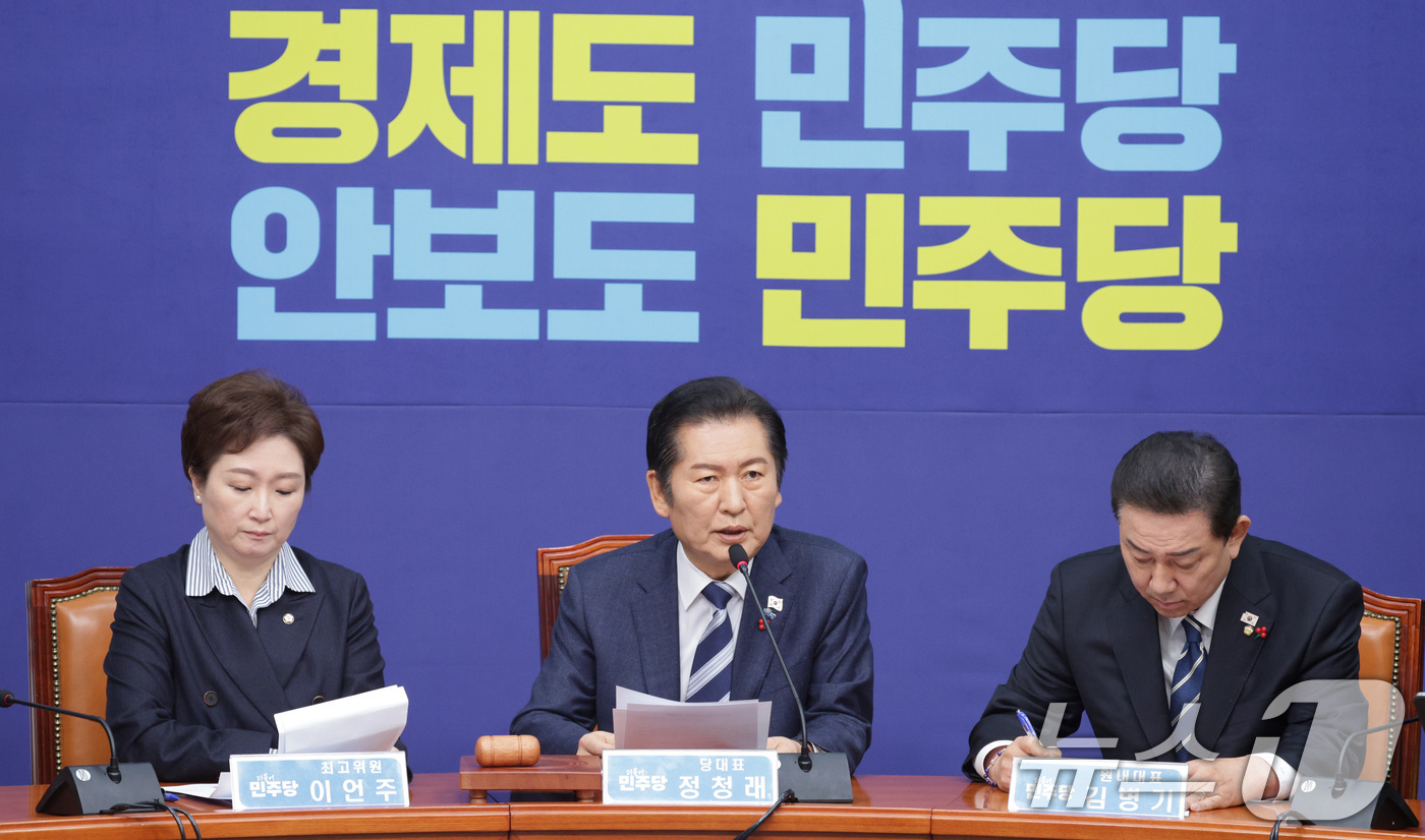 (서울=뉴스1) 신웅수 기자 = 정청래 더불어민주당 대표가 22일 서울 여의도 국회에서 열린 최고위원회의에서 발언하고 있다. 2025.12.22/뉴스1