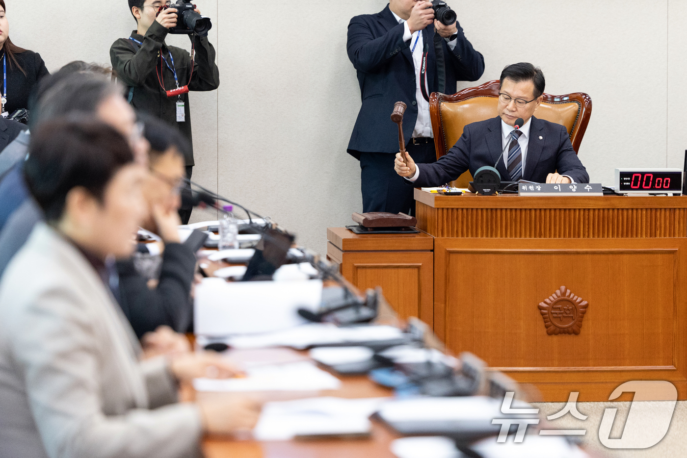 (서울=뉴스1) 이승배 기자 = 22일 서울 여의도 국회에서 열린  제430회국회(임시회) 국토교통위원회 12.29 여객기 참사 진상규명을 위한 국정조사특별위원회 제1차 전체회의에 …