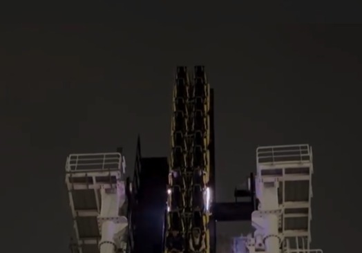 피 쏠린 채 1시간 '덜덜'…40m 공중서 수직으로 멈춘 美롤러코스터