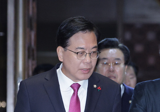 의총 참석하는 송언석