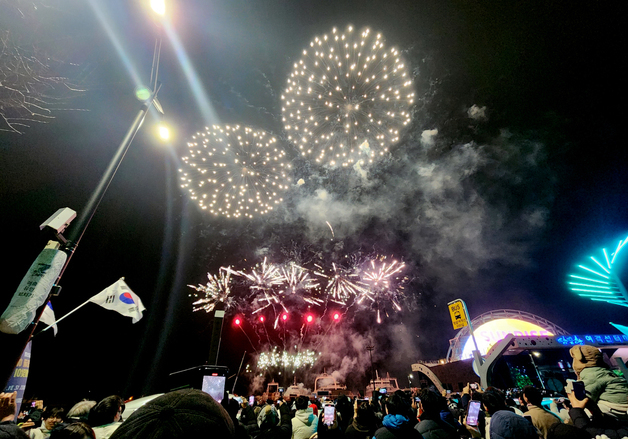 "해남 땅끝마을서 해넘이 감동, 해맞이 희망 담아가세요"