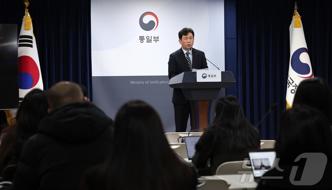 (서울=뉴스1) 김성진 기자 = 윤민호 통일부 대변인이 22일 서울 종로구 정부서울청사에서 정례 브리핑을 하고 있다. 2025.12.22/뉴스1