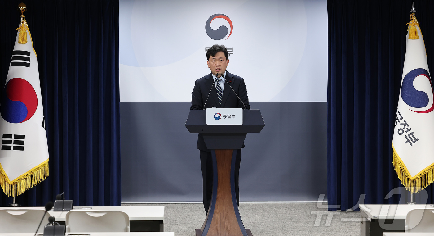 (서울=뉴스1) 김성진 기자 = 윤민호 통일부 대변인이 22일 서울 종로구 정부서울청사에서 정례 브리핑을 하고 있다. 2025.12.22/뉴스1