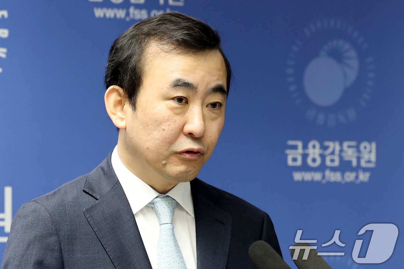 (서울=뉴스1) 이광호 기자 = 이세훈 금융감독원 수석부원장이 22일 오전 서울 영등포구 금융감독원에서 금융소비자보호 개선 로드맵 발표 및 금감원 조직개편 브리핑을 하고 있다. 2 …