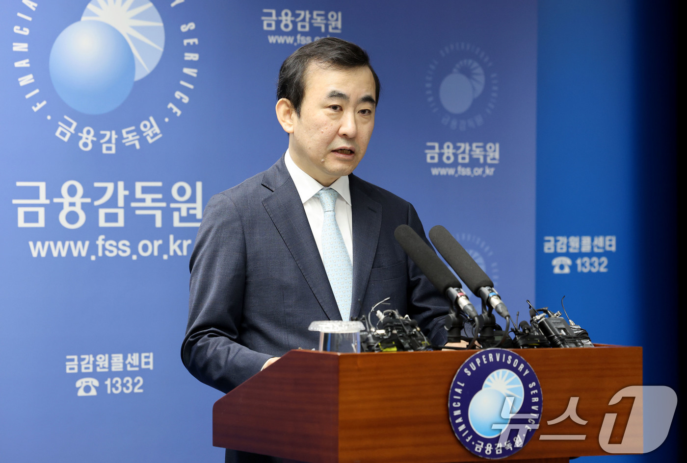 (서울=뉴스1) 이광호 기자 = 이세훈 금융감독원 수석부원장이 22일 오전 서울 영등포구 금융감독원에서 금융소비자보호 개선 로드맵 발표 및 금감원 조직개편 브리핑을 하고 있다. 2 …