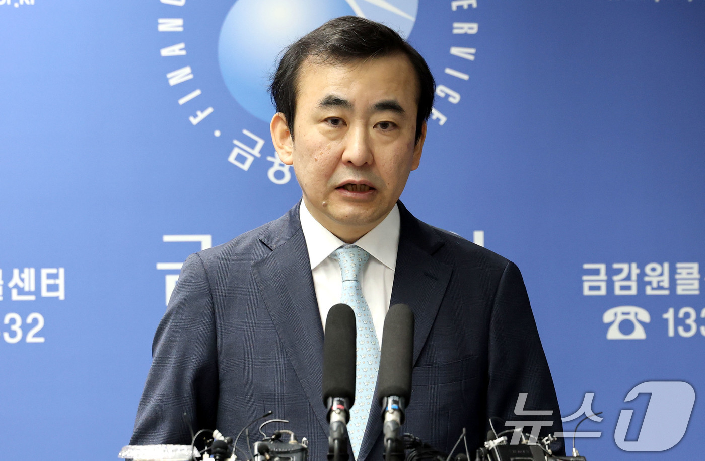 (서울=뉴스1) 이광호 기자 = 이세훈 금융감독원 수석부원장이 22일 오전 서울 영등포구 금융감독원에서 금융소비자보호 개선 로드맵 발표 및 금감원 조직개편 브리핑을 하고 있다. 2 …