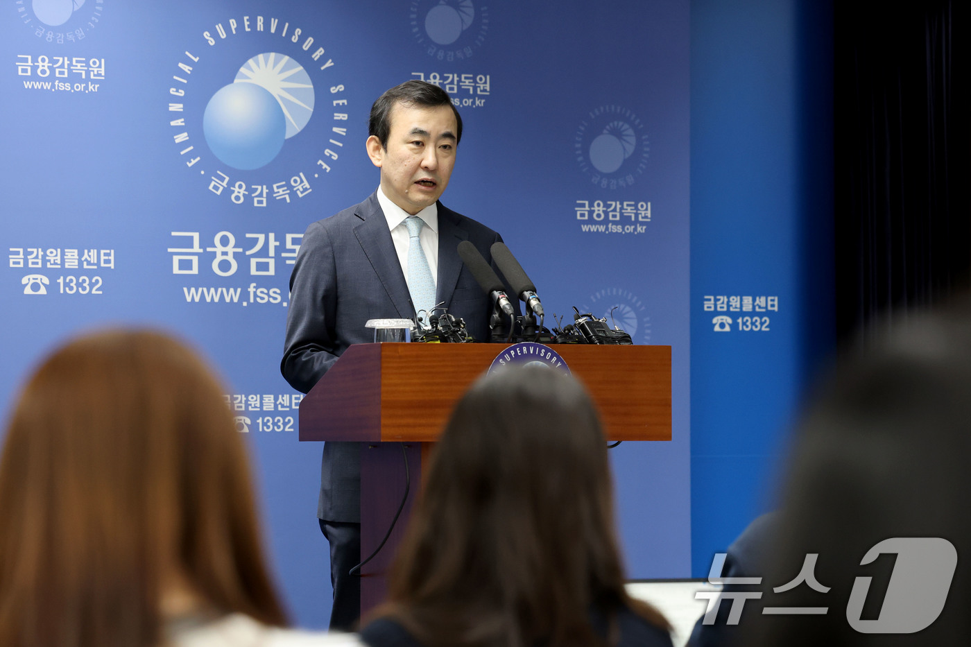 (서울=뉴스1) 이광호 기자 = 이세훈 금융감독원 수석부원장이 22일 오전 서울 영등포구 금융감독원에서 금융소비자보호 개선 로드맵 발표 및 금감원 조직개편 브리핑을 하고 있다. 2 …