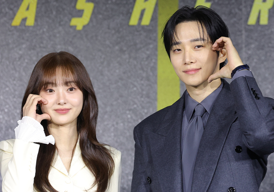 '캐셔로' 김혜준·이준호, 커플 볼 하트