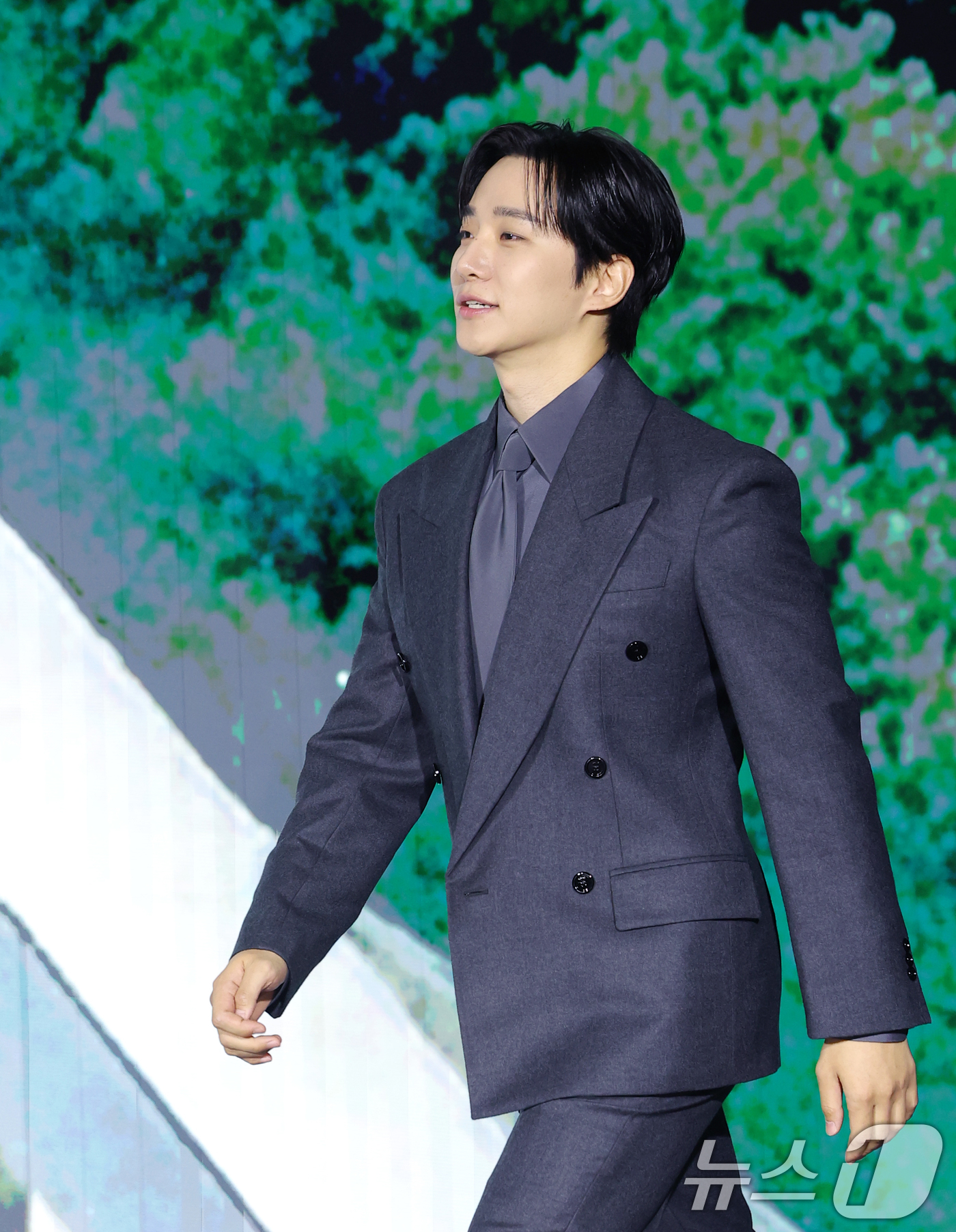 (서울=뉴스1) 권현진 기자 = 배우 이준호가 22일 서울 강남구 웨스틴 서울 파르나스에서 열린 넷플릭스 시리즈 '캐셔로' 제작발표회에 참석하고 있다.'캐셔로'는 결혼자금, 집값에 …