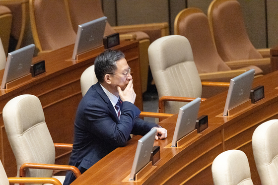 본회의 참석한 정성호 법무부 장관